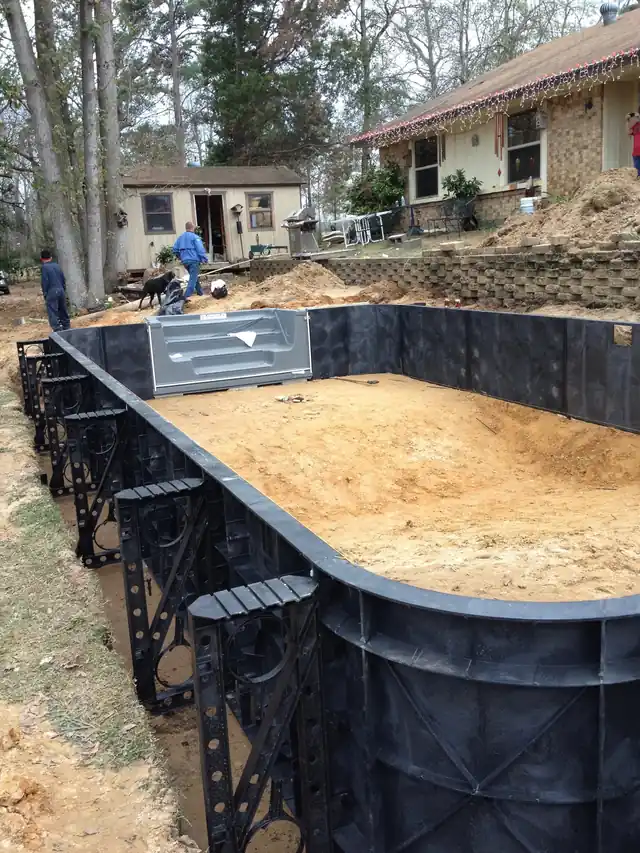 Steel walls set in the dig